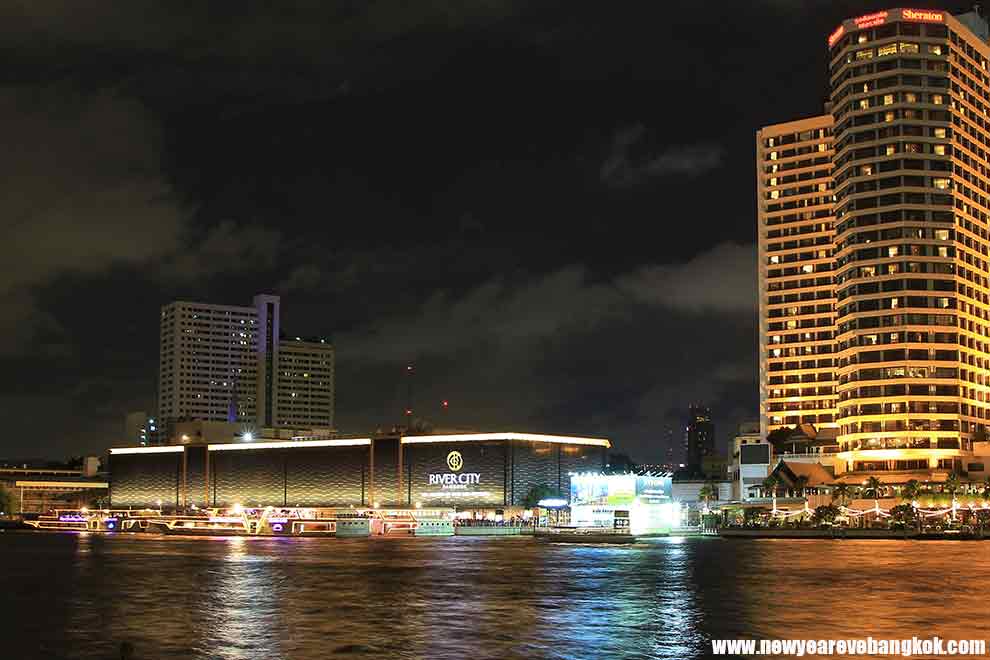 Bangkok New Year EVE 2023 River Cruise Where can I watch New Years Eve fireworks in Bangkok?
Where can I spend New Years Eve in Bangkok?
Where can I watch icon Siam fireworks?
Do they celebrate New Years in Bangkok?

best hotel in Bangkok for new years eve new year's eve hotel bangkok to watch fireworks Best spot for the New Year's Eve Fireworks New Year’s Eve countdown on December 31st always ends with a fantastic fireworks display.
